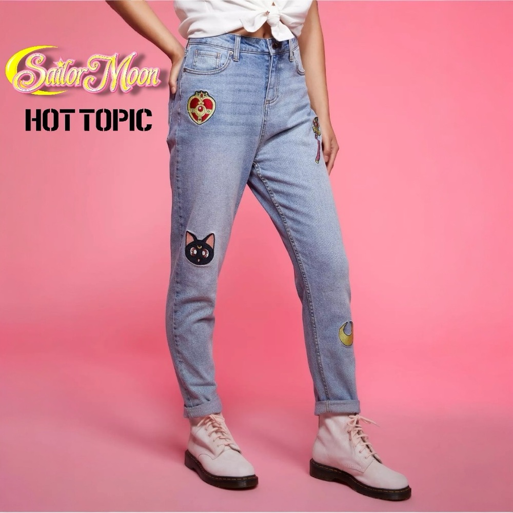 Sailor Moon x Hot Topic Exclusive Embroidered Mom Jeans | Juniors Sz 1